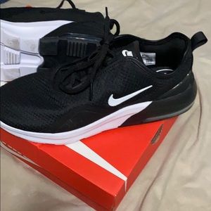 Nike Air Max Motion 2